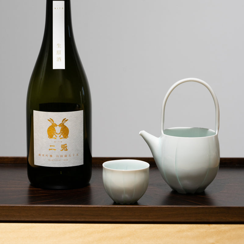 Swayed Sake Server with Handle / HIROSHI TARUTA